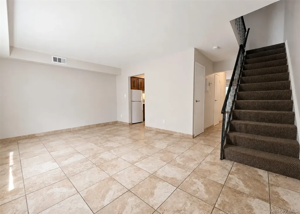 136 Hill Crescent Calverton NY 11933