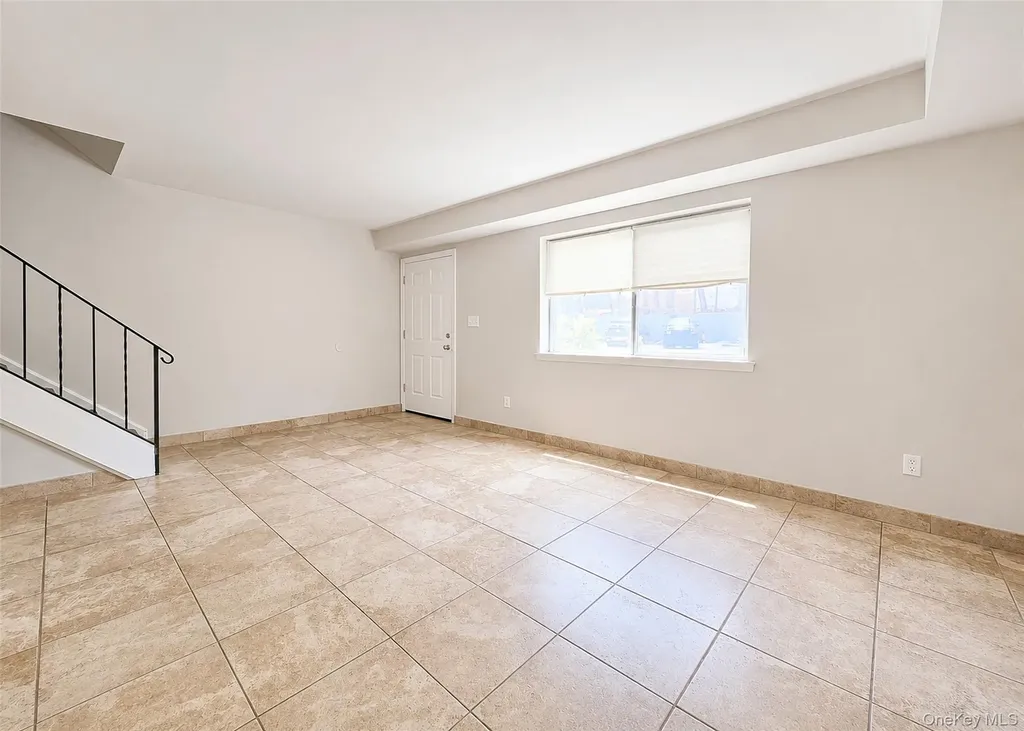 136 Hill Crescent Calverton NY 11933