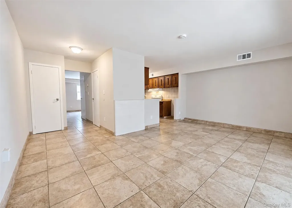 136 Hill Crescent Calverton NY 11933