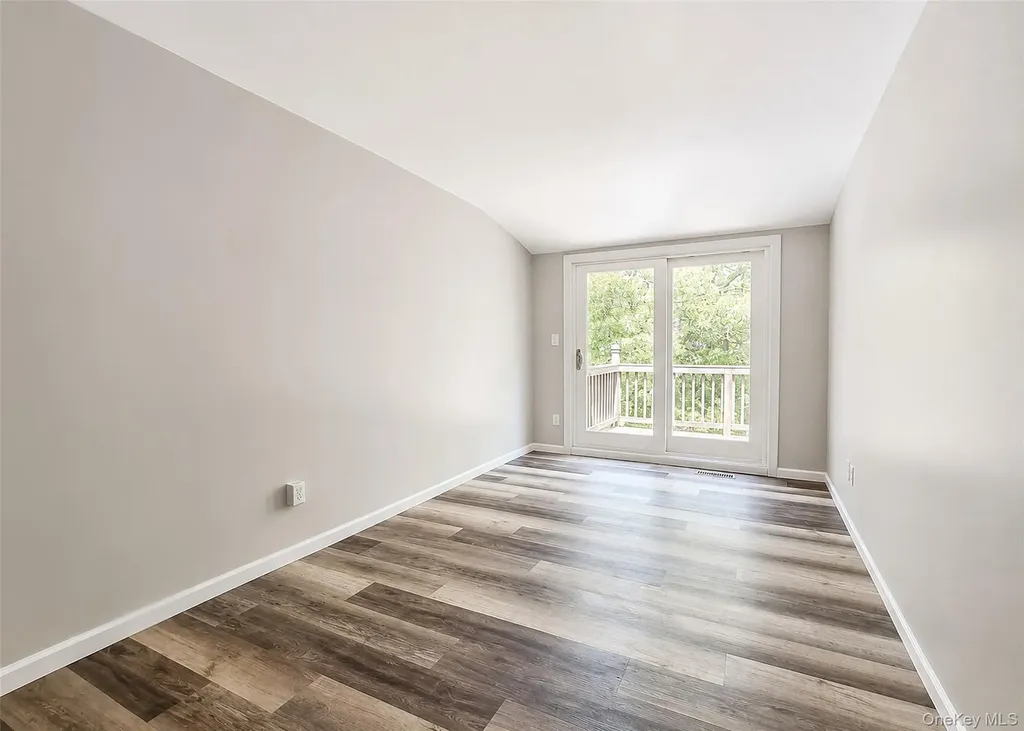 136 Hill Crescent Calverton NY 11933