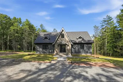 300 Van Tuyl Road Barryville NY 12719
