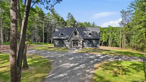 300 Van Tuyl Road Barryville NY 12719