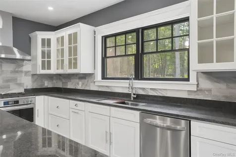 300 Van Tuyl Road Barryville NY 12719