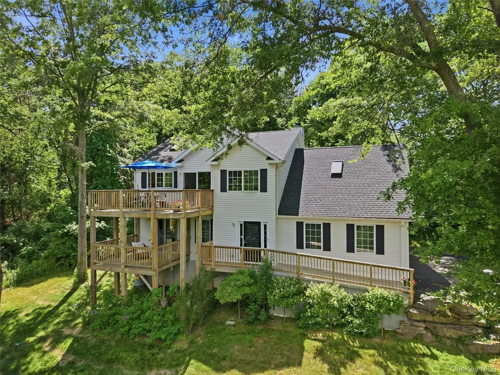 15 Meadow Drive Red Hook NY 12571