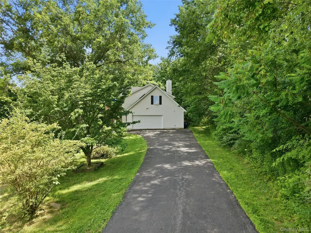 15 Meadow Drive Red Hook NY 12571