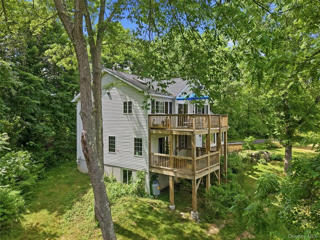 15 Meadow Drive Red Hook NY 12571