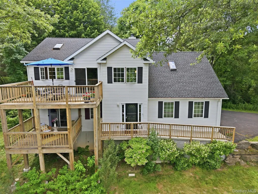 15 Meadow Drive Red Hook NY 12571