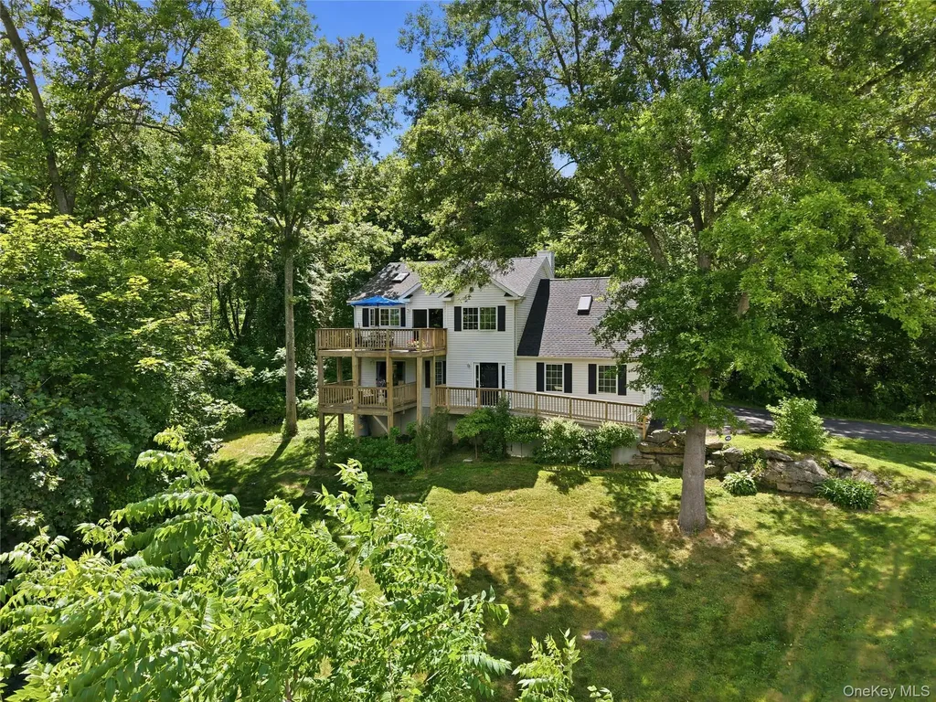 15 Meadow Drive Red Hook NY 12571