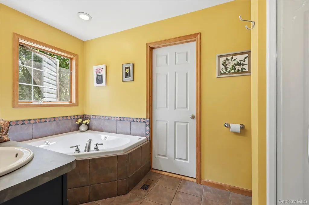 15 Meadow Drive Red Hook NY 12571