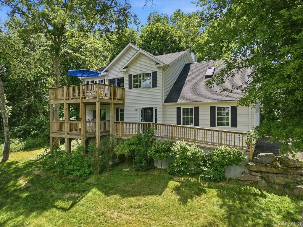 15 Meadow Drive Red Hook NY 12571