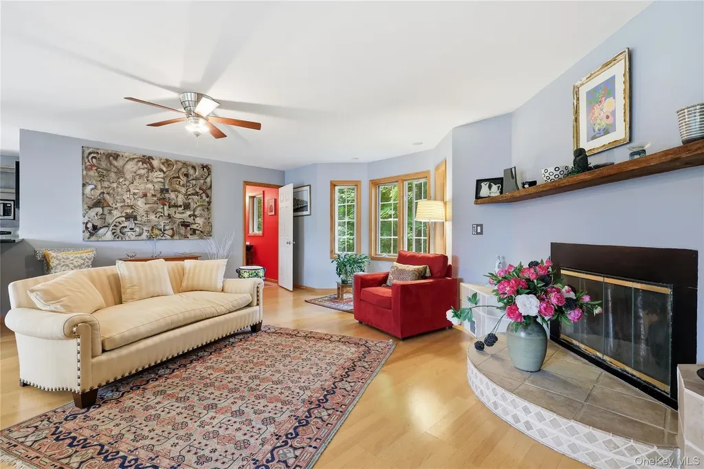 15 Meadow Drive Red Hook NY 12571