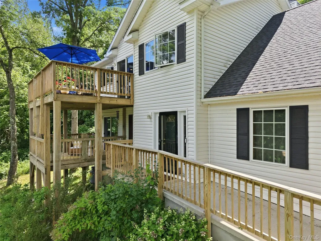 15 Meadow Drive Red Hook NY 12571