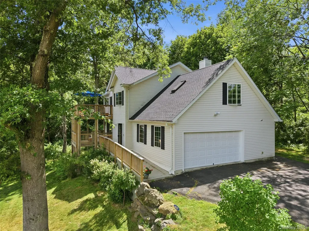 15 Meadow Drive Red Hook NY 12571