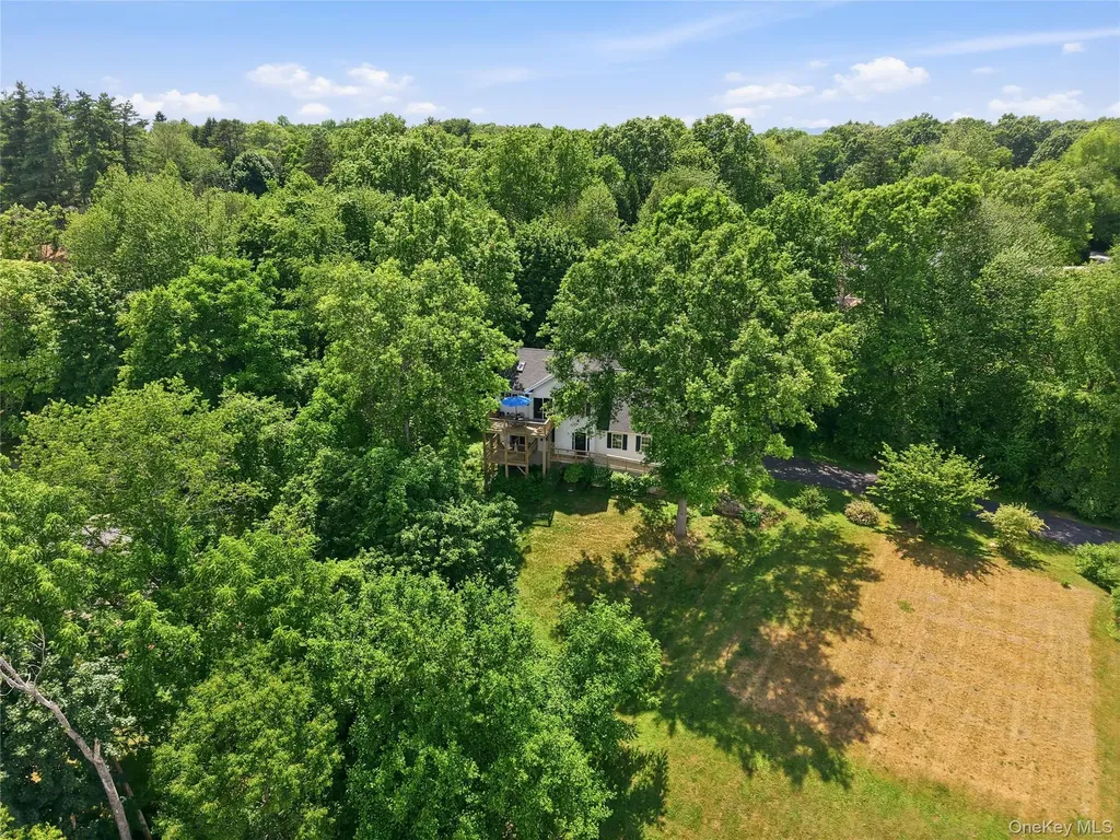 15 Meadow Drive Red Hook NY 12571