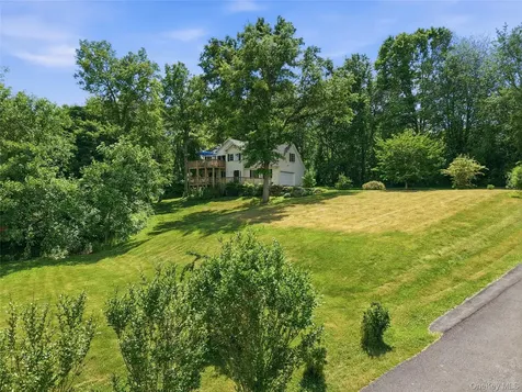 15 Meadow Drive Red Hook NY 12571