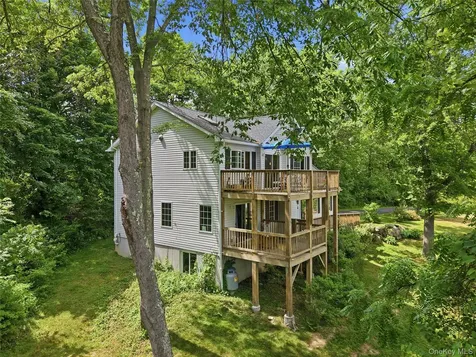 15 Meadow Drive Red Hook NY 12571