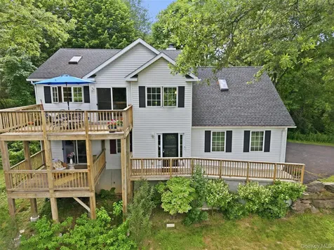 15 Meadow Drive Red Hook NY 12571