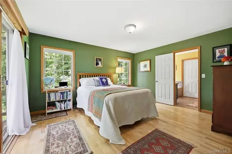 15 Meadow Drive Red Hook NY 12571