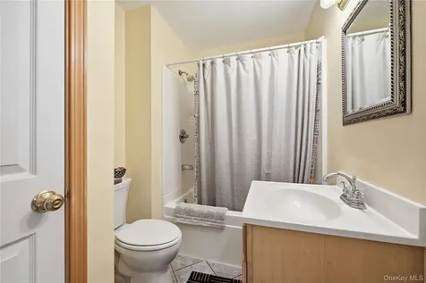15 Meadow Drive Red Hook NY 12571