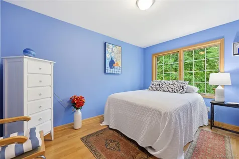15 Meadow Drive Red Hook NY 12571