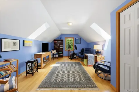 15 Meadow Drive Red Hook NY 12571