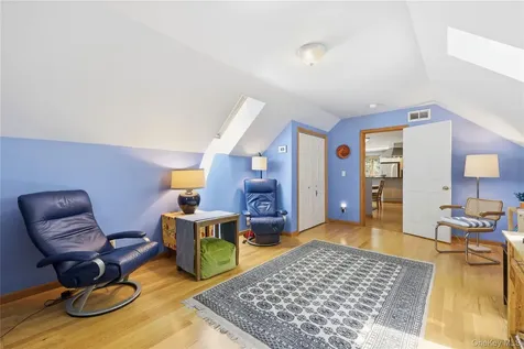 15 Meadow Drive Red Hook NY 12571