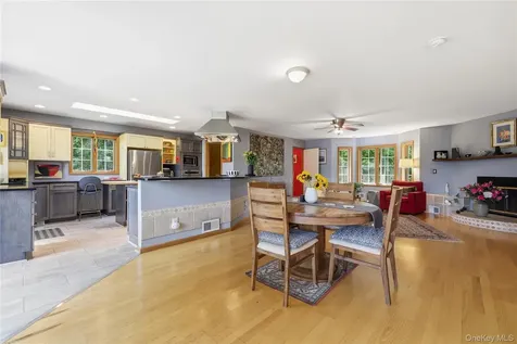 15 Meadow Drive Red Hook NY 12571