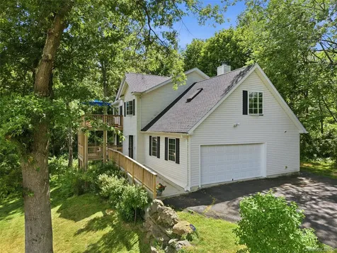 15 Meadow Drive Red Hook NY 12571