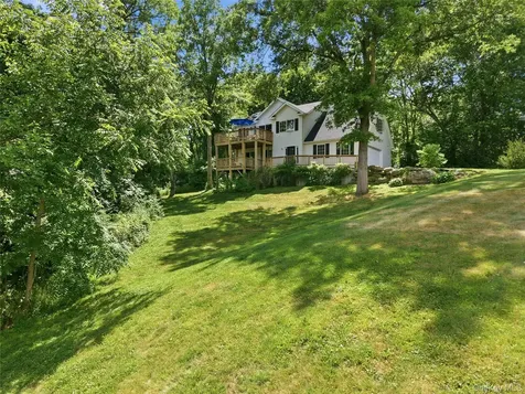 15 Meadow Drive Red Hook NY 12571