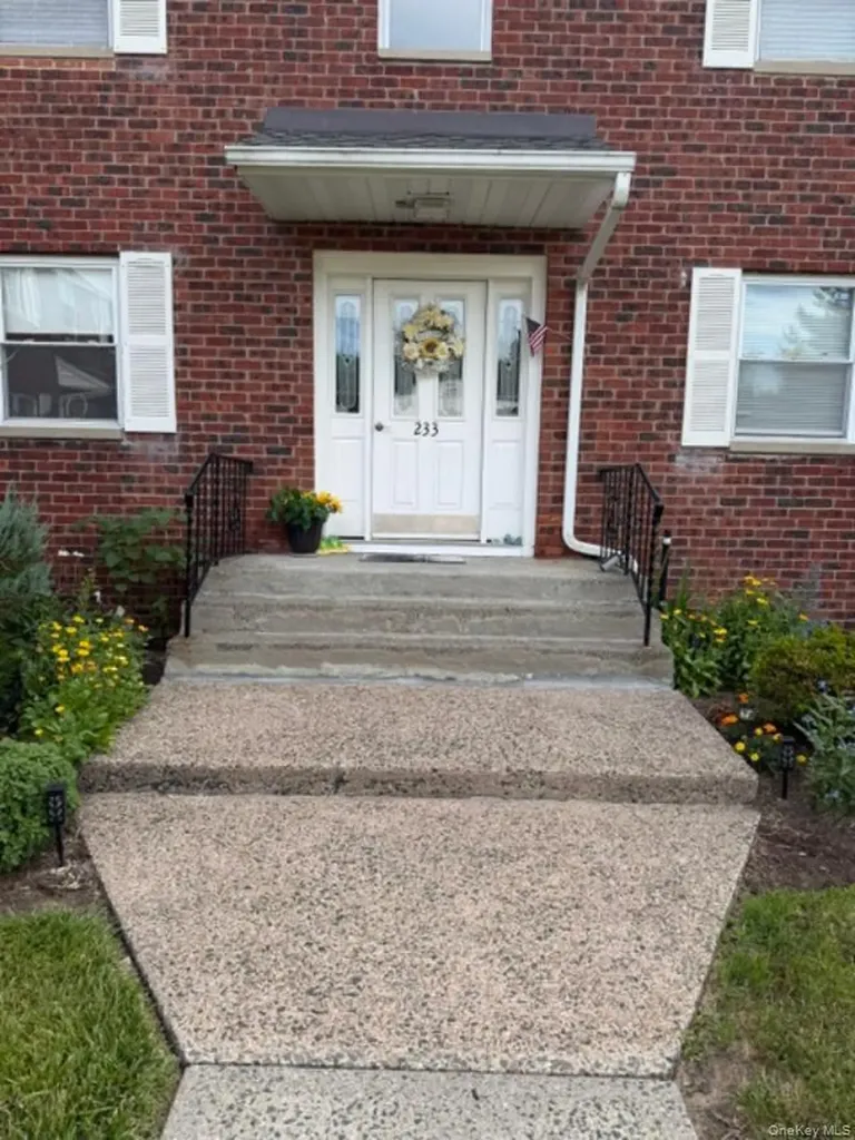 233 N Middletown Road Pearl River NY 10965