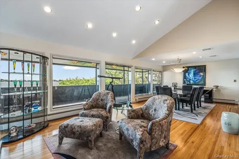 15443 Riverside Drive Whitestone NY 11357