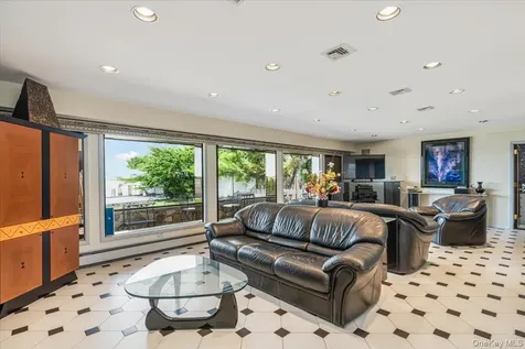 15443 Riverside Drive Whitestone NY 11357