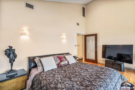 15443 Riverside Drive Whitestone NY 11357