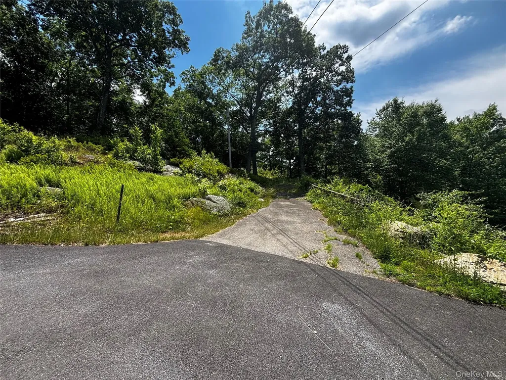 560 Oscawana Lake Road Putnam Valley NY 10579