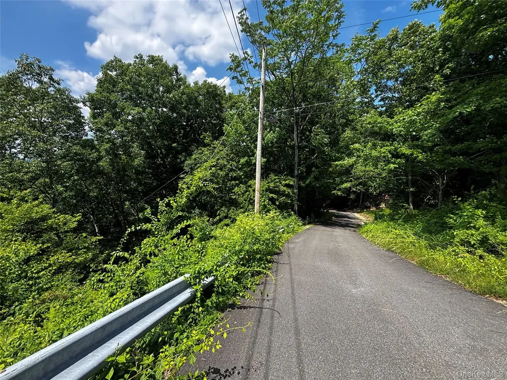 560 Oscawana Lake Road Putnam Valley NY 10579