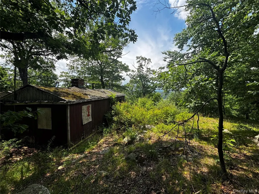 560 Oscawana Lake Road Putnam Valley NY 10579