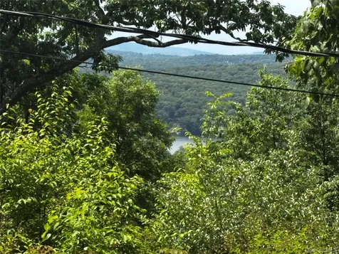 560 Oscawana Lake Road Putnam Valley NY 10579