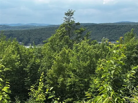 560 Oscawana Lake Road Putnam Valley NY 10579