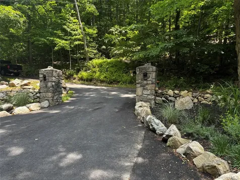 560 Oscawana Lake Road Putnam Valley NY 10579