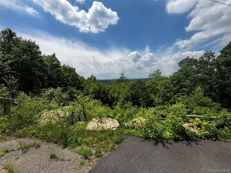 560 Oscawana Lake Road Putnam Valley NY 10579