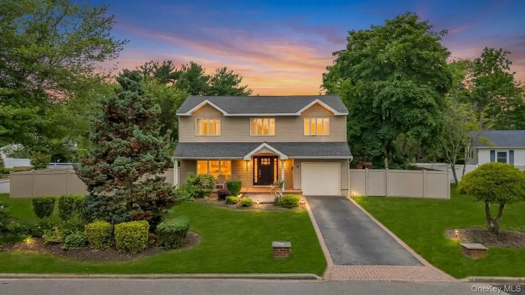 11 Ann Court North Babylon NY 11703