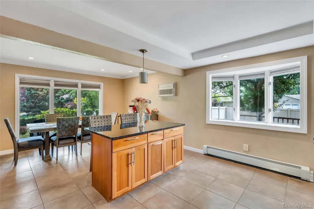 11 Ann Court North Babylon NY 11703