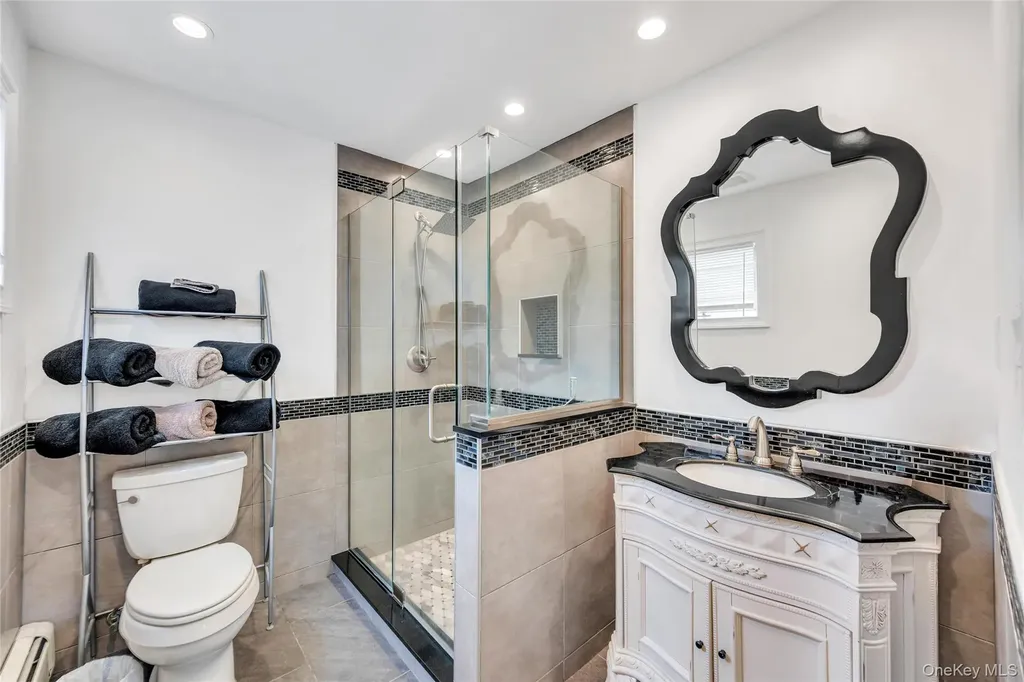 11 Ann Court North Babylon NY 11703