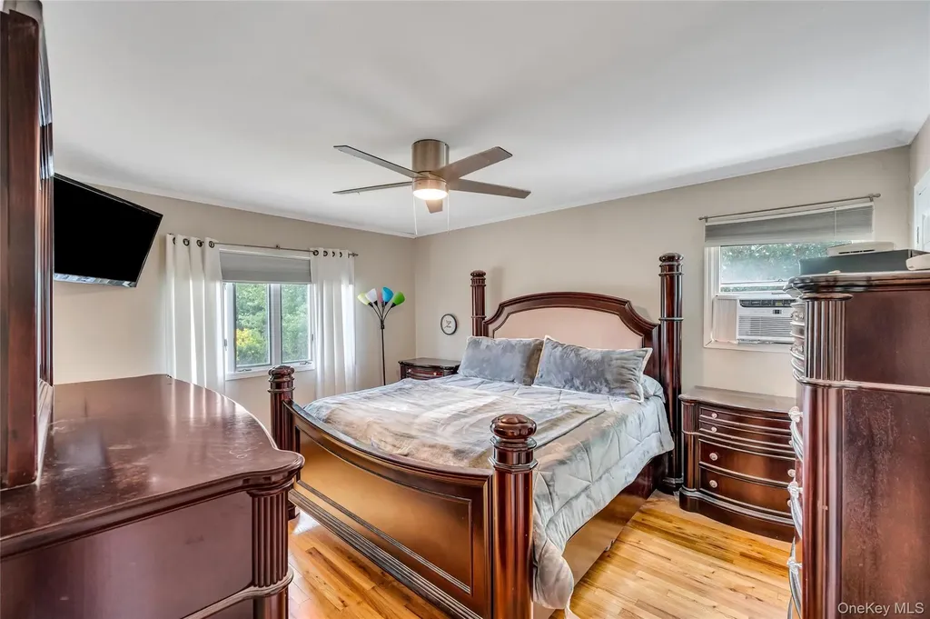 11 Ann Court North Babylon NY 11703