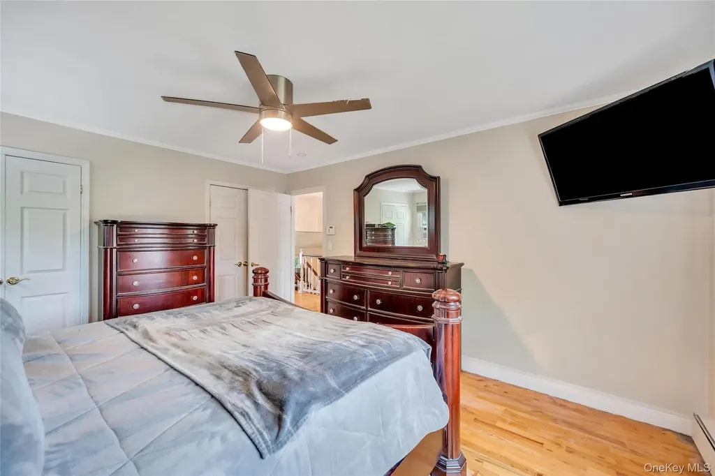 11 Ann Court North Babylon NY 11703