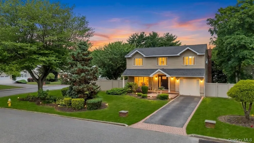 11 Ann Court North Babylon NY 11703