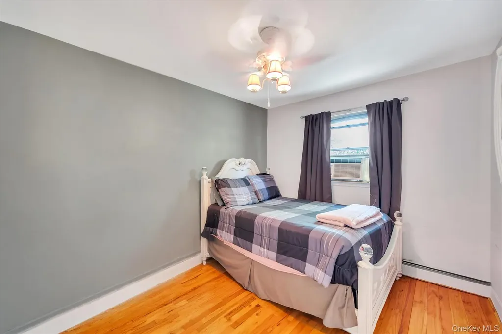 11 Ann Court North Babylon NY 11703