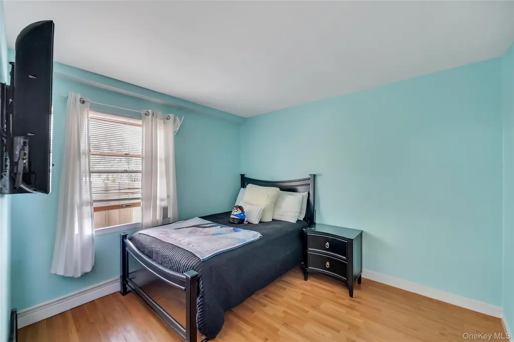11 Ann Court North Babylon NY 11703