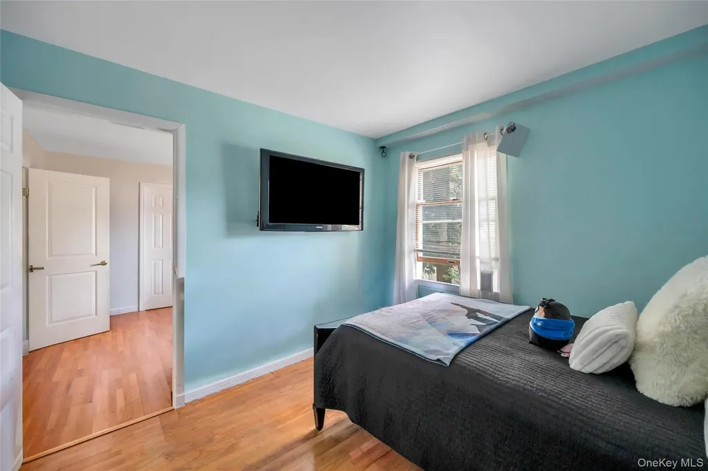 11 Ann Court North Babylon NY 11703