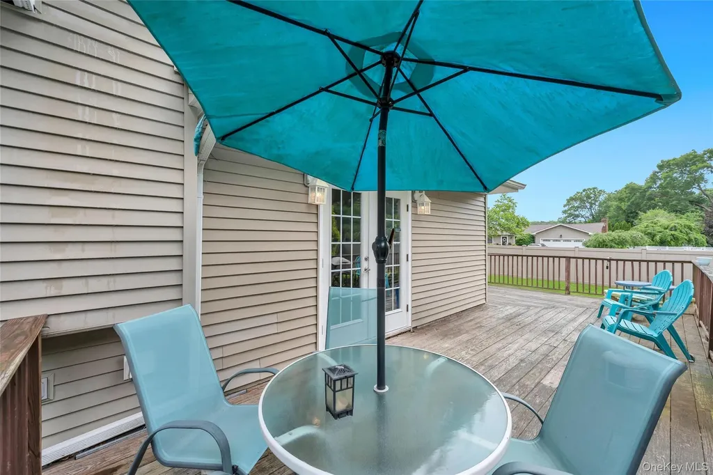 11 Ann Court North Babylon NY 11703